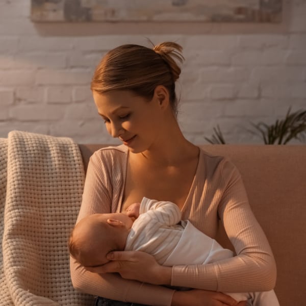 5 Easy Tips to Ease Back Into Breastfeeding after Exclusively Pumping