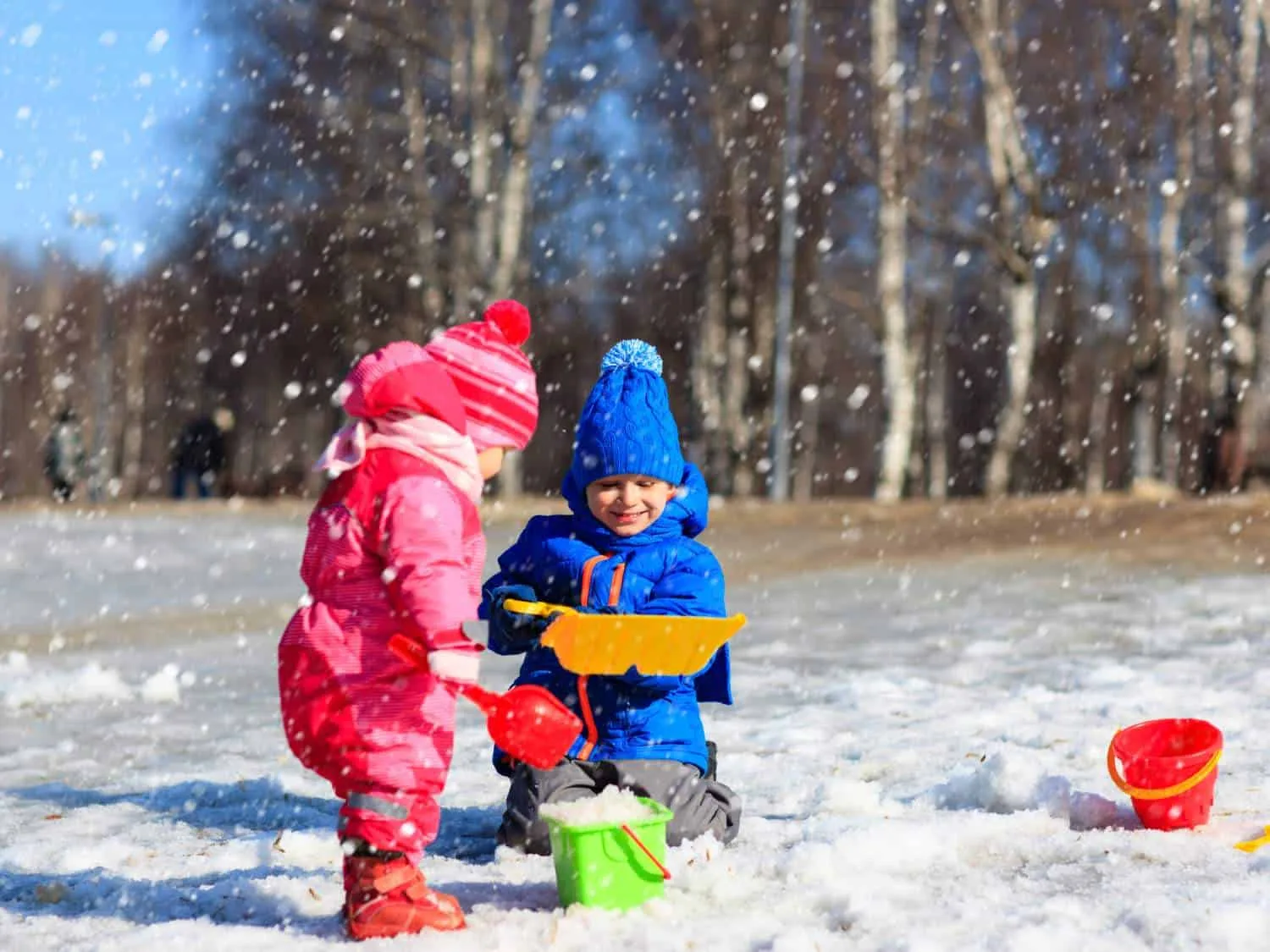 outdoor activities for toddlers in winter- snow castles (1)